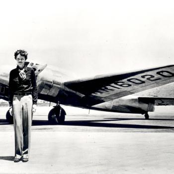 Amelia Earhart completed her solo flight from Honolulu to Oakland in 1935.