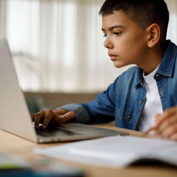 Using the Internet to Facilitate Improved Reading Comprehension